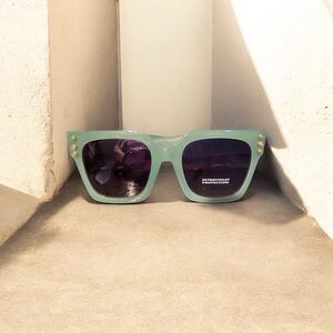 Stylish Jade Green Sunglasses with UV Protection